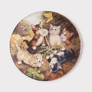 The Bradford Exchange Fine Porcelain Cat Plate "Streifzug durch die Wiese"